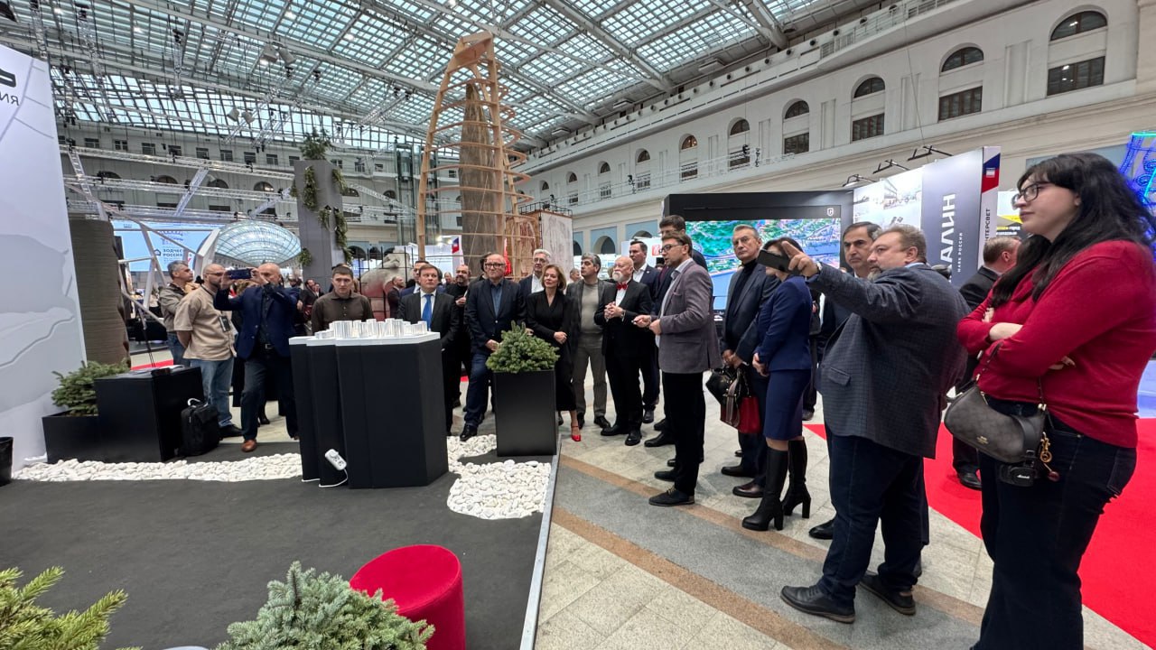 Максим Афанасьев: На престижном XXXIII Международном архитектурном фестивале «Зодчество», прошедшем в Москве, Тюмень представила оригинальный проект комплексного развития побережья озера Круглое Максим Афанасьев: На престижном XXXIII Международном архитектурном фестивале «Зодчество», прошедшем в Москве, Тюмень представила оригинальный проект комплексного развития побережья озера Круглое