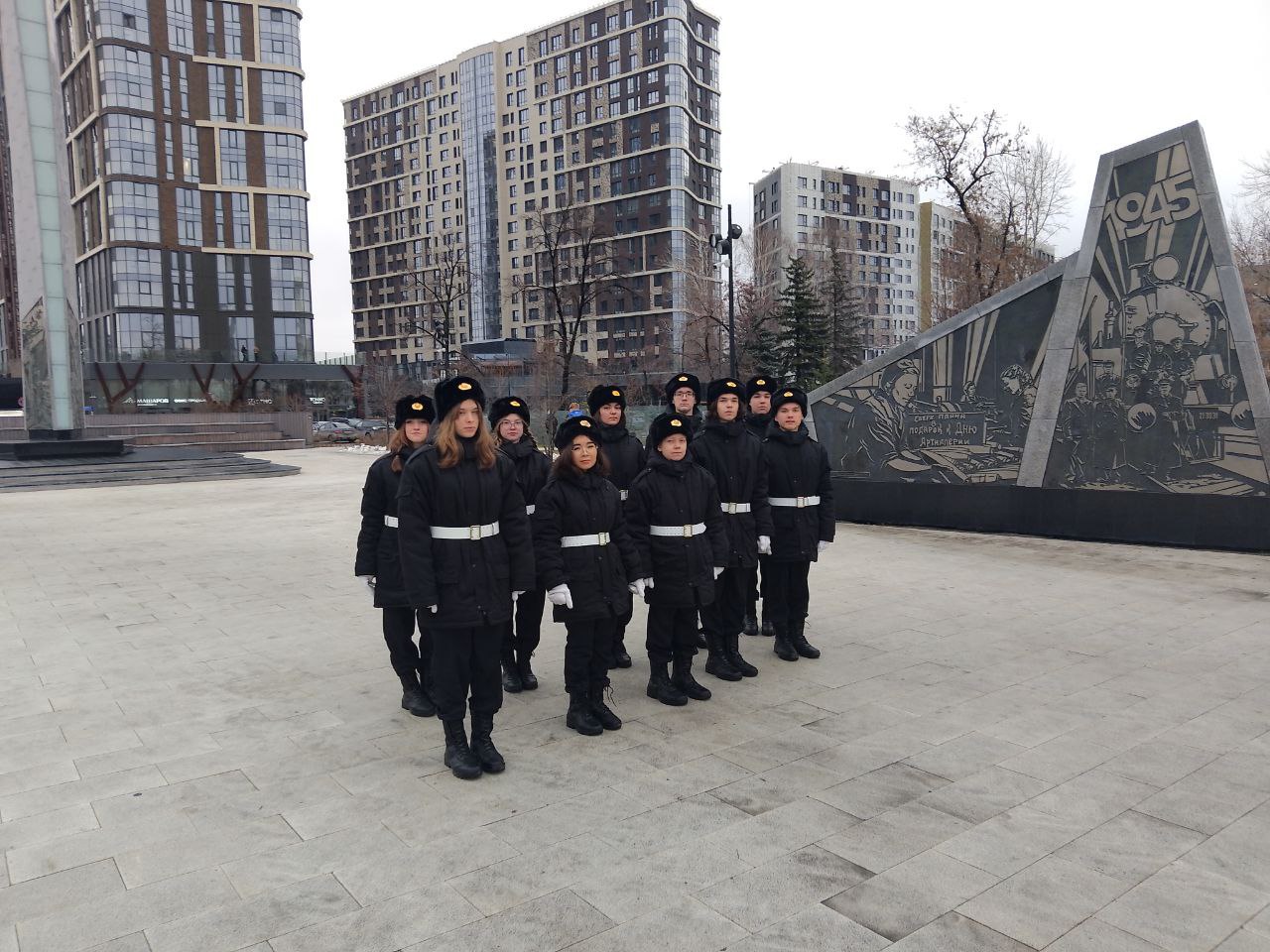 В День воинской славы России тюменские школьники несли Вахту памяти В День воинской славы России тюменские школьники несли Вахту памяти