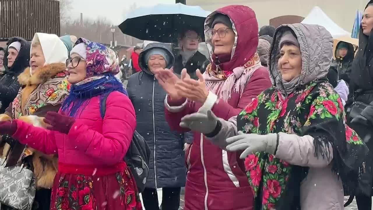 Базарная площадь зажигает!