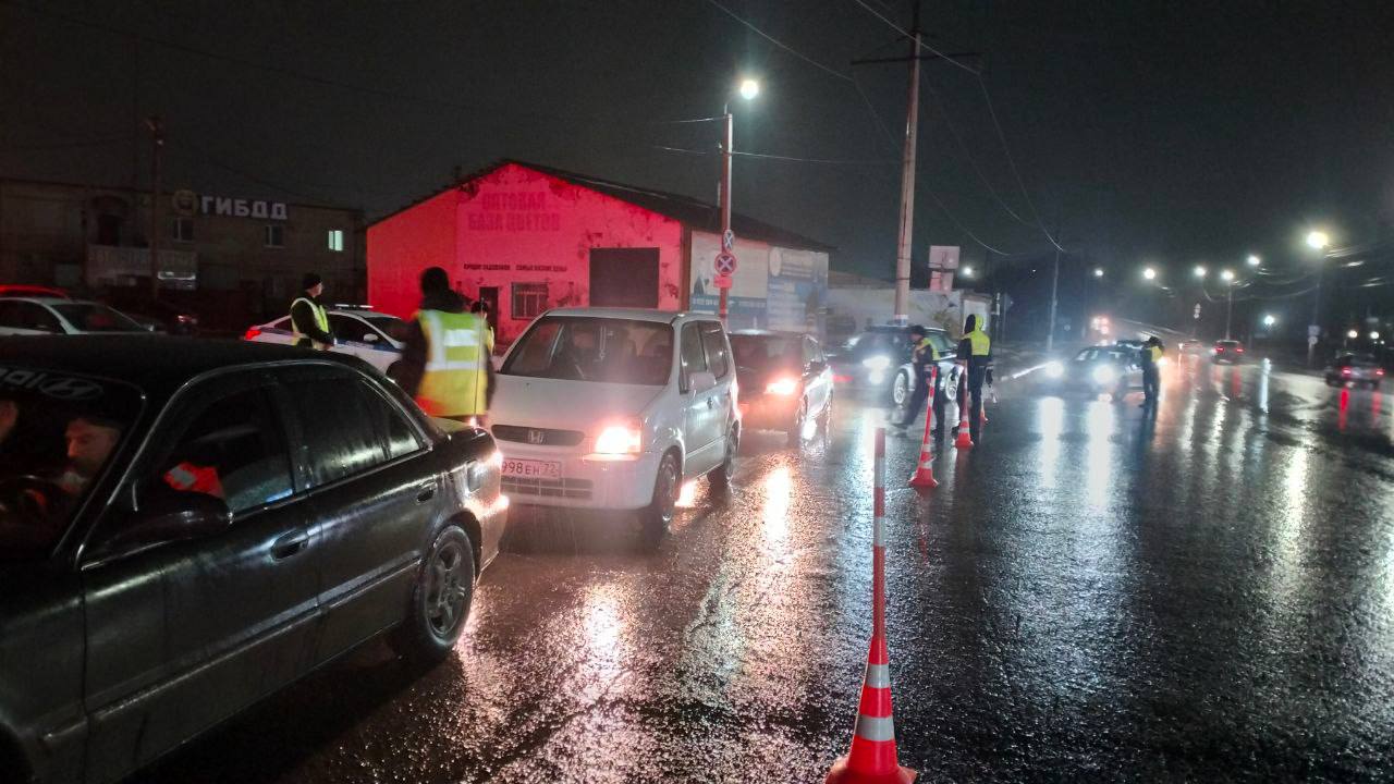 «Сплошная проверку» водителей на трезвость прошла вчера на улице Республики в Ишиме