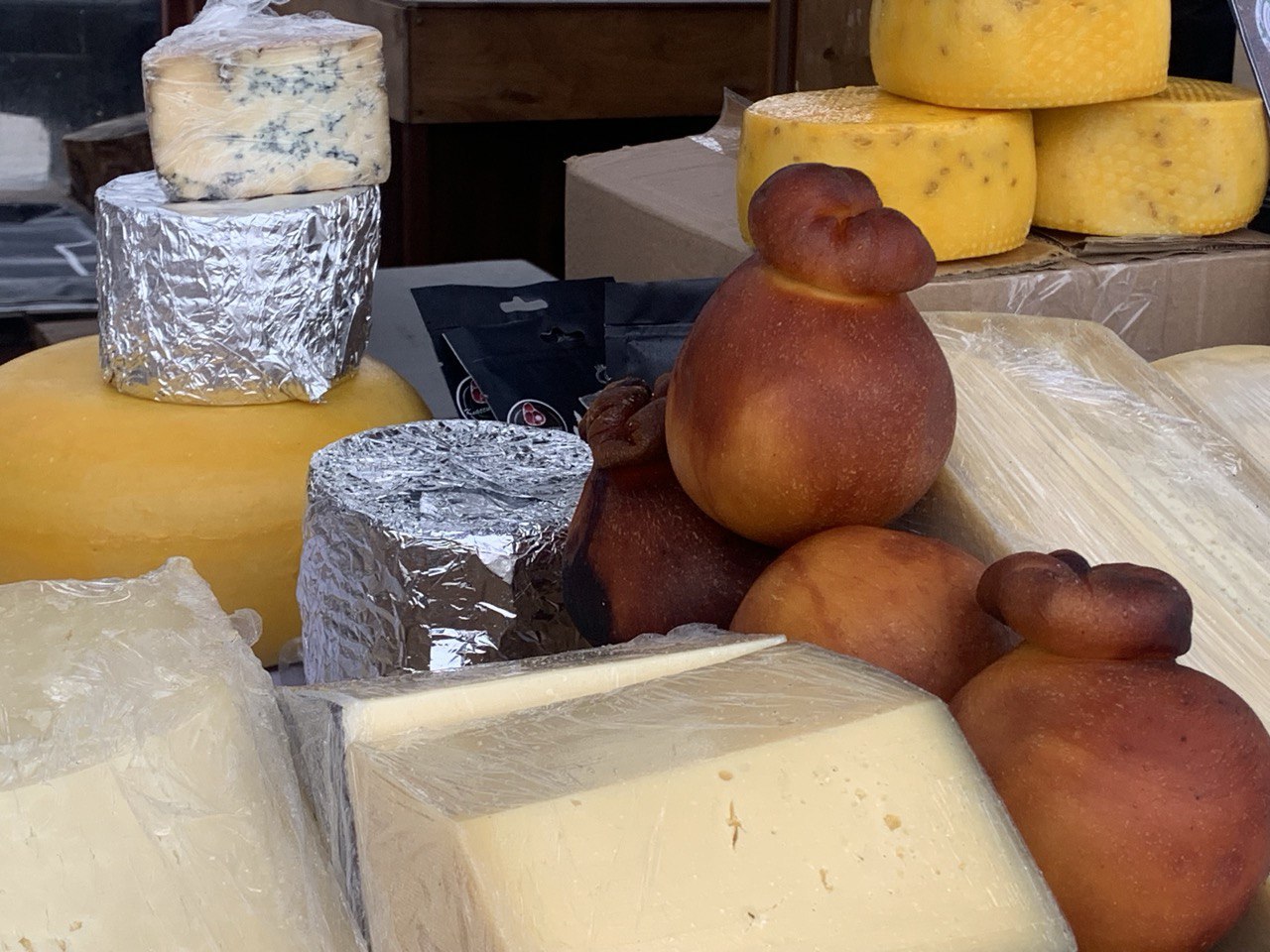 На Базарной площади Тобольска вовсю развернулась ярмарка! На Базарной площади Тобольска вовсю развернулась ярмарка!