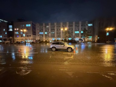 Пешеход погиб в Тюмени.. Около шести часов вечера на ул.Республики, 90 автомобилем «Хонда» сбит 89-летний пенсионер. Дедушка переходил улицу вне пешеходного перехода, водитель не заметил его вовремя