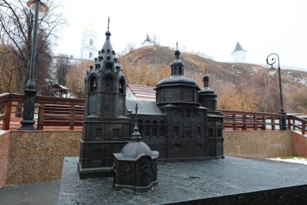 Восьмого ноября, в День Сибири, в Тобольске состоялось торжественное открытие памятника на месте, где когда-то возвышался Храм Богоявления Господня