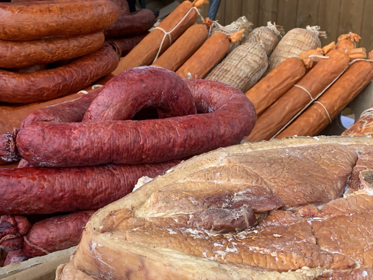 На Базарной площади Тобольска вовсю развернулась ярмарка! На Базарной площади Тобольска вовсю развернулась ярмарка!