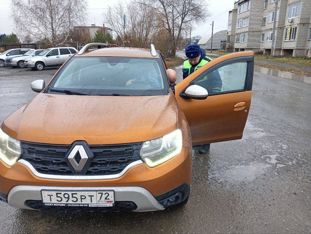 Четыре водителя-«бесправника» задержаны вчера сотрудниками Госавтоинспекции в ходе массового рейда в Тюменском округе Четыре водителя-«бесправника» задержаны вчера сотрудниками Госавтоинспекции в ходе массового рейда в Тюменском округе