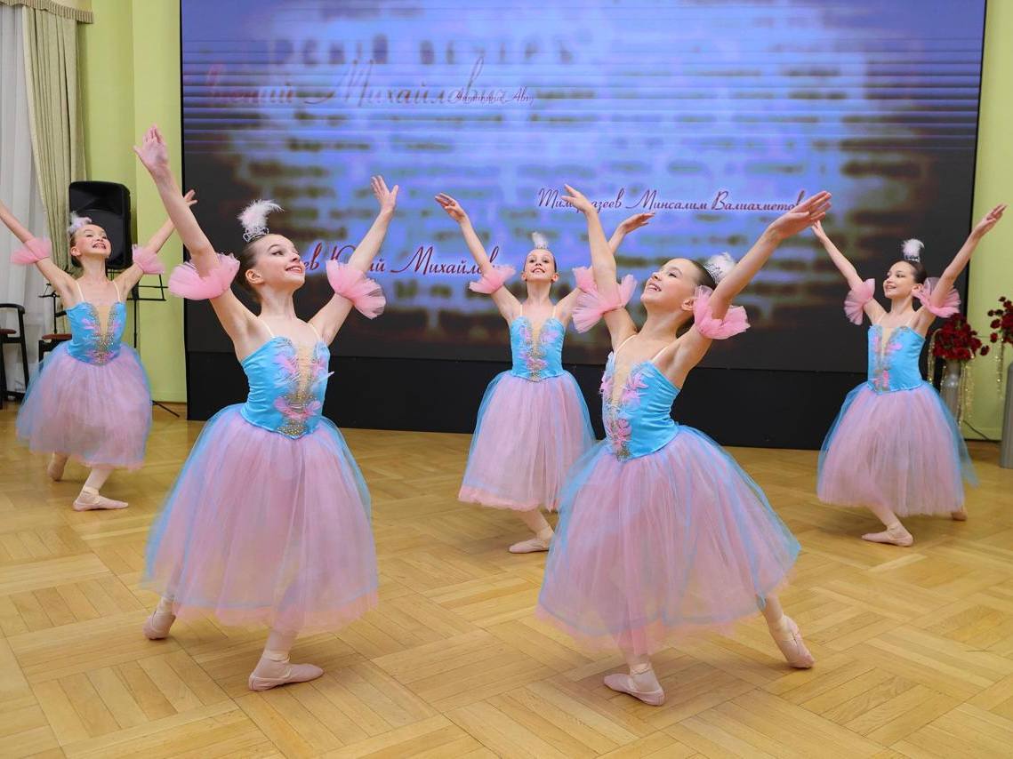 Во Дворце Наместника города Тобольска состоялся «Вечер благодарности и заботы», ставший ярким завершением празднования Дня Сибири Во Дворце Наместника города Тобольска состоялся «Вечер благодарности и заботы», ставший ярким завершением празднования Дня Сибири