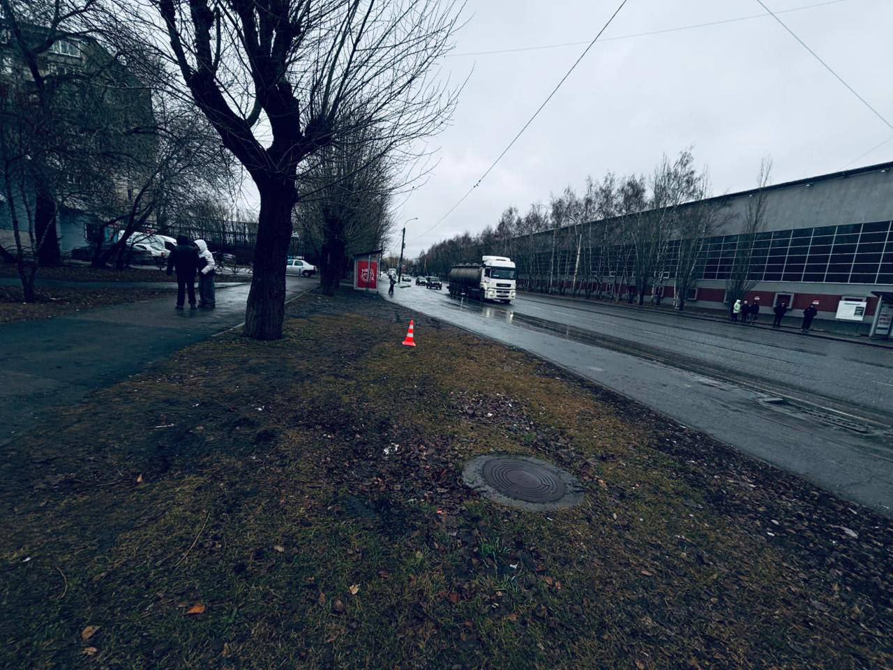 У тюменца отказали тормоза, и он сбил 10-летнего мальчишку на газоне У тюменца отказали тормоза, и он сбил 10-летнего мальчишку на газоне