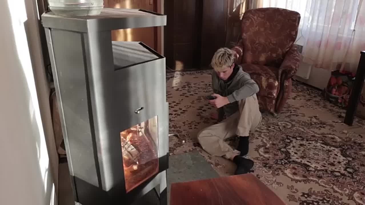 С наступлением холодов повышается риск «печных» пожаров, а если печь ещё находится и в аварийном состоянии, то её растопка становится опасным занятием