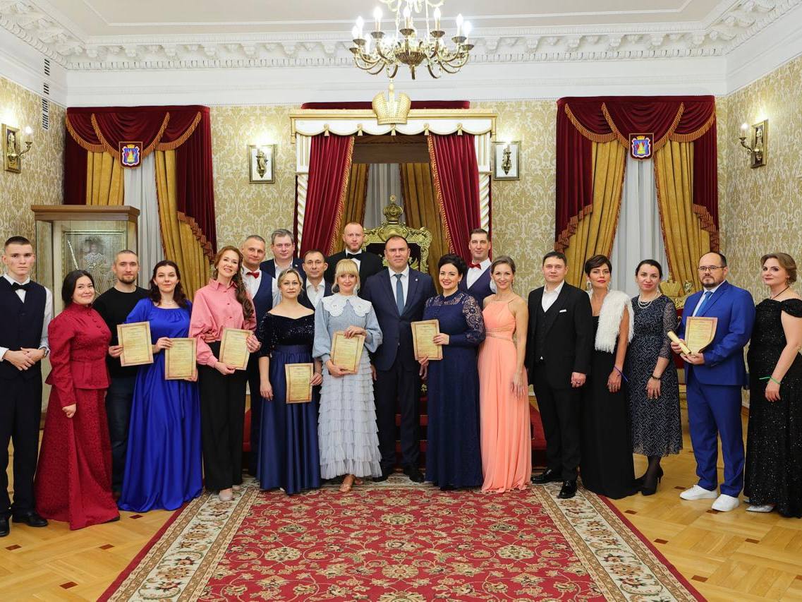 Во Дворце Наместника города Тобольска состоялся «Вечер благодарности и заботы», ставший ярким завершением празднования Дня Сибири Во Дворце Наместника города Тобольска состоялся «Вечер благодарности и заботы», ставший ярким завершением празднования Дня Сибири