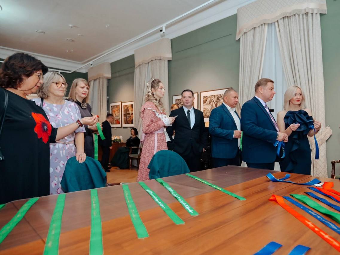 Во Дворце Наместника города Тобольска состоялся «Вечер благодарности и заботы», ставший ярким завершением празднования Дня Сибири Во Дворце Наместника города Тобольска состоялся «Вечер благодарности и заботы», ставший ярким завершением празднования Дня Сибири