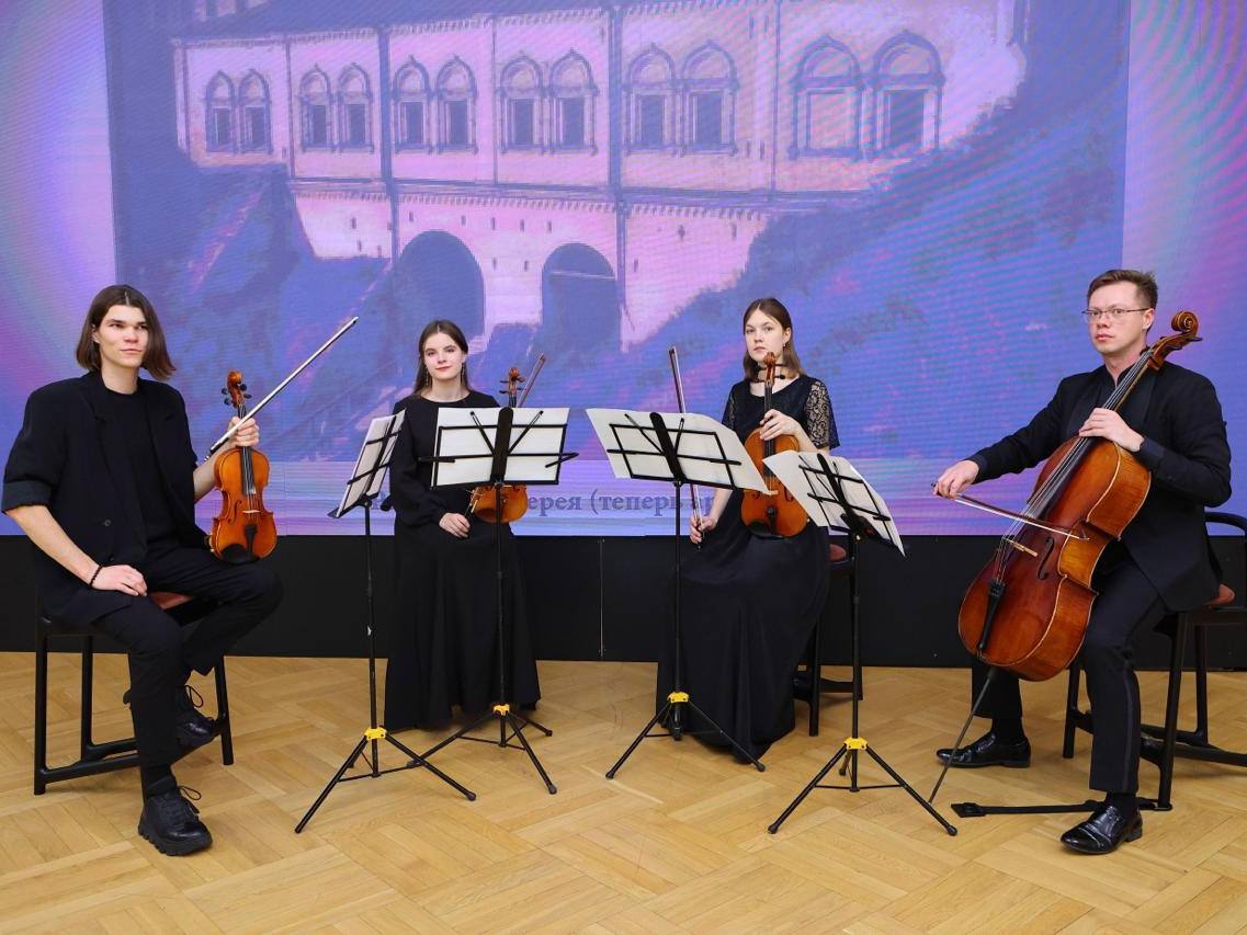 Во Дворце Наместника города Тобольска состоялся «Вечер благодарности и заботы», ставший ярким завершением празднования Дня Сибири