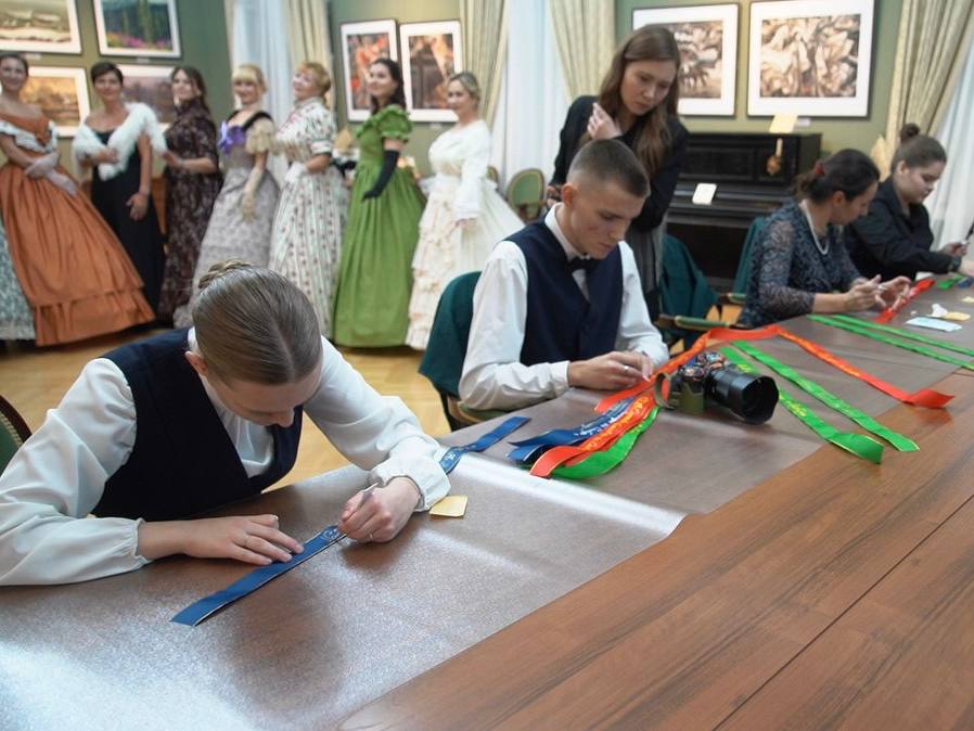 Во Дворце Наместника города Тобольска состоялся «Вечер благодарности и заботы», ставший ярким завершением празднования Дня Сибири Во Дворце Наместника города Тобольска состоялся «Вечер благодарности и заботы», ставший ярким завершением празднования Дня Сибири