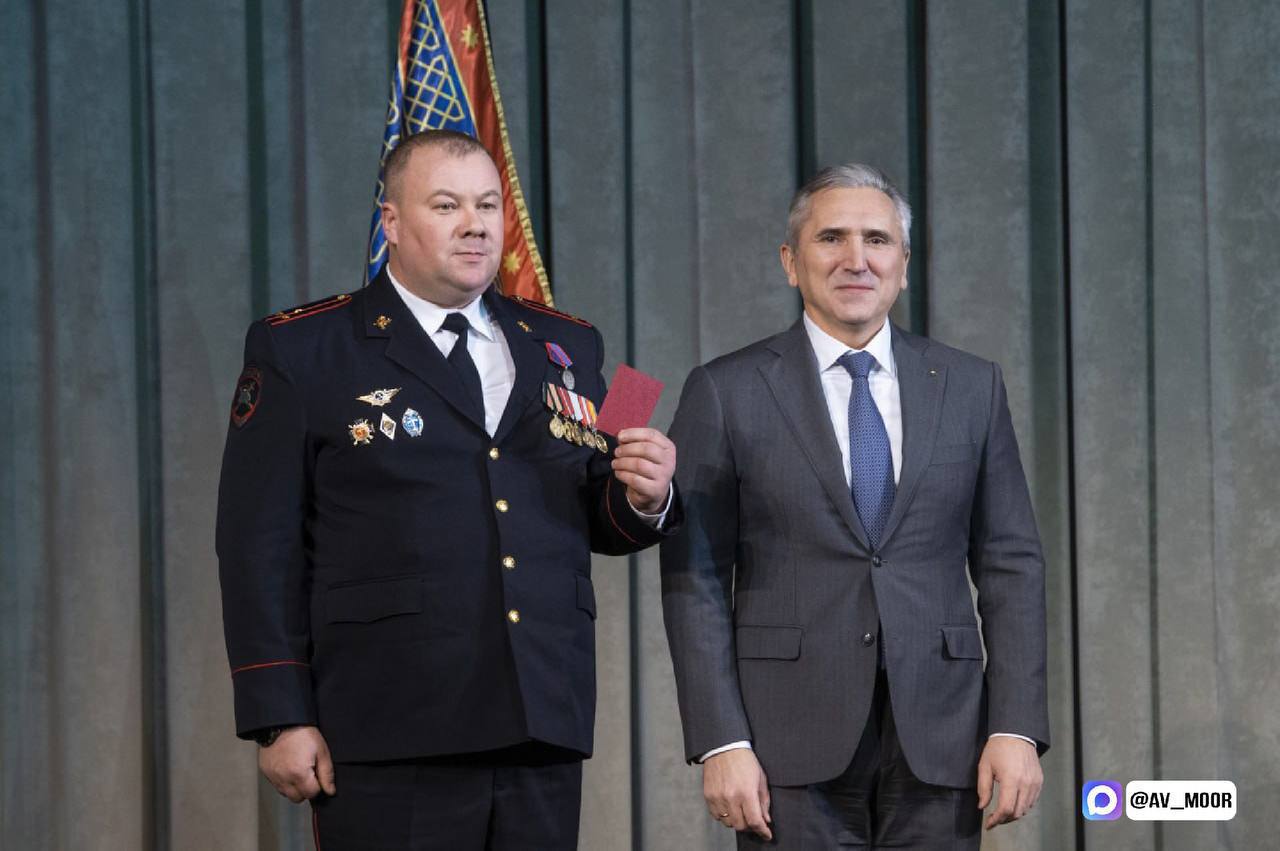 Александр Моор: Лично поздравил сотрудников органов внутренних дел с профессиональным праздником Александр Моор: Лично поздравил сотрудников органов внутренних дел с профессиональным праздником