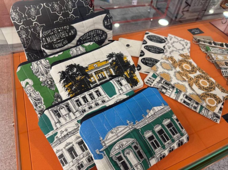 Новые сувениры с линиями и орнаментами городских музеев представили в Тюмени