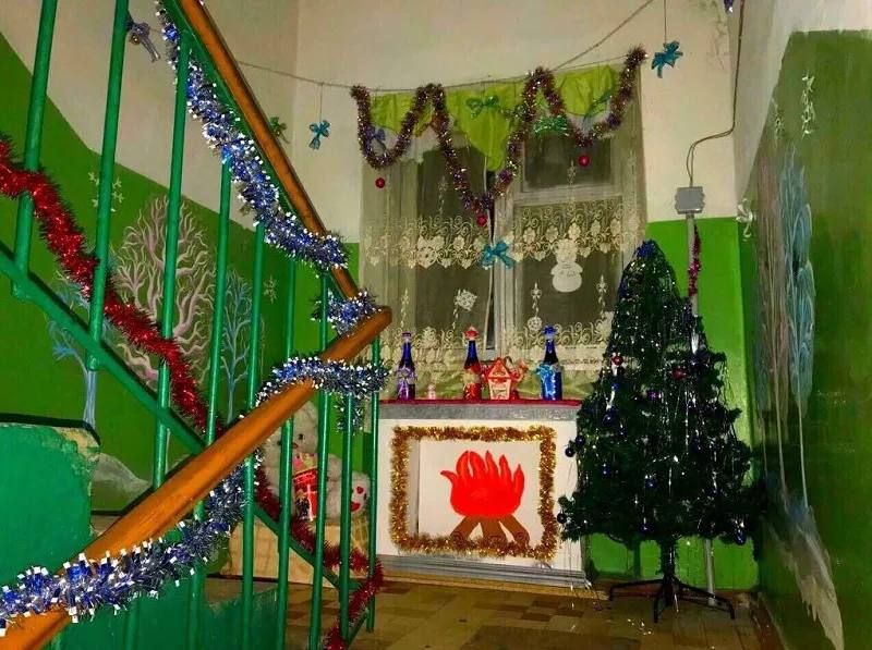 За новогодние украшения в подъездах можно попасть на штраф до 15 тысяч рублей