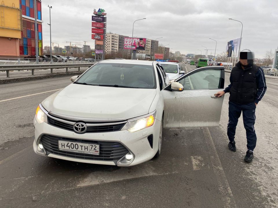 Злостного неплательщика штрафов за рулем «Тойоты Камри» удалось вычислить автоинспекторам
