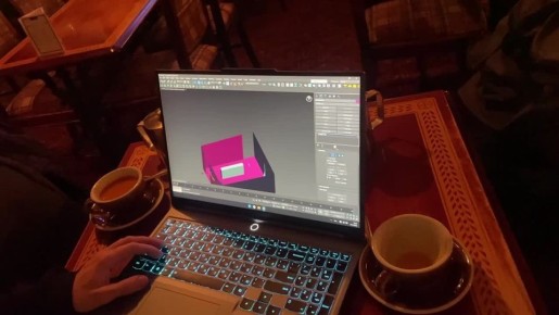 Денис Григорюк: Пока Донецк заливает ноябрьским дождем, наполняя город атмосферой нуара, в готовящейся к Новому году Москве происходит magic moment - подготовка к выставке в театре Никиты Михалкова