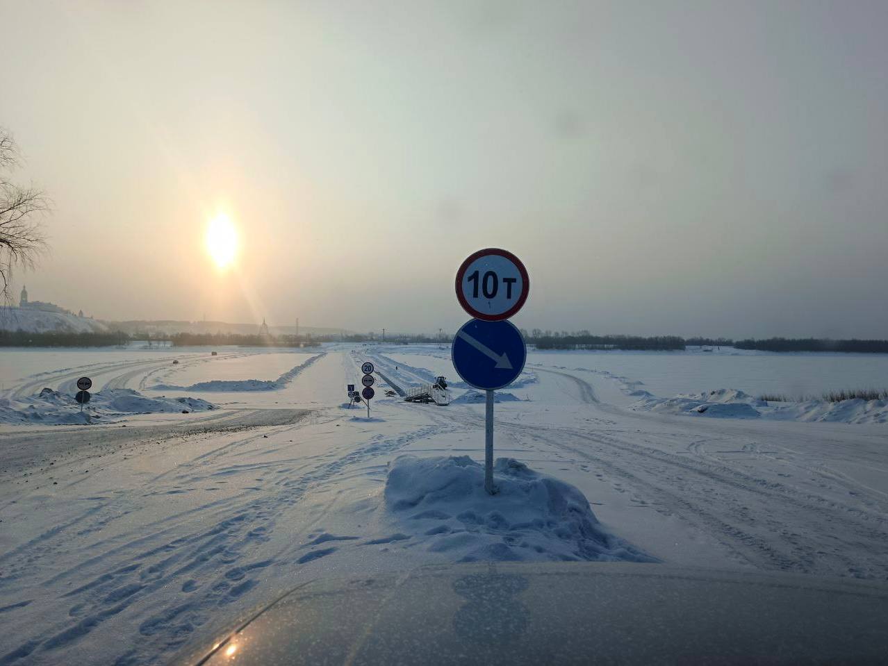 В администрации Тобольска состоялось рабочее совещание, посвященное завершению сезона навигации и подготовке к организации зимней переправы через Иртыш В администрации Тобольска состоялось рабочее совещание, посвященное завершению сезона навигации и подготовке к организации зимней переправы через Иртыш