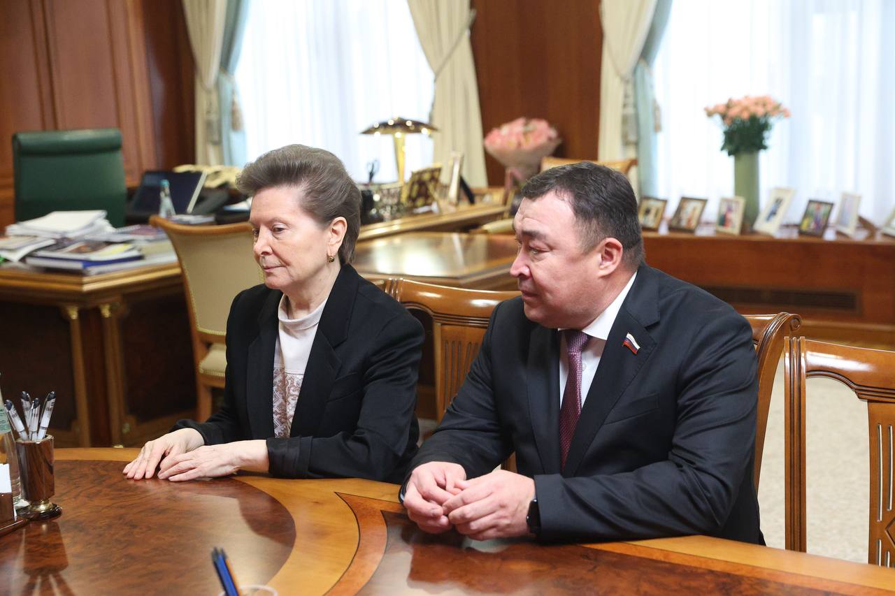 Председатель Совета Федерации Валентина Матвиенко провела встречу с губернатором Ханты-Мансийского автономного округа — Югры Русланом Кухаруком Председатель Совета Федерации Валентина Матвиенко провела встречу с губернатором Ханты-Мансийского автономного округа — Югры Русланом Кухаруком