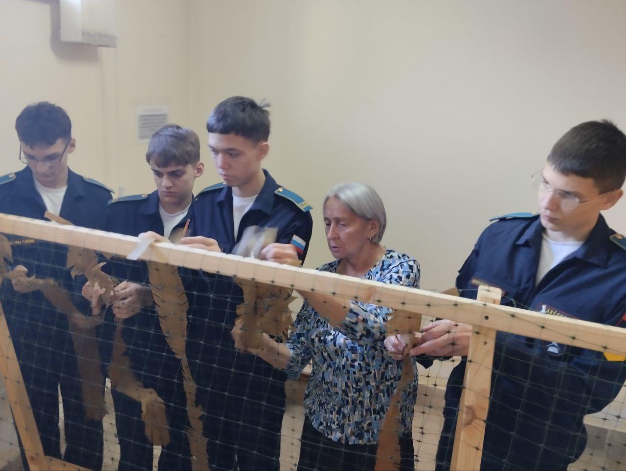 В Тюменском кадетском училище прошла акция «Мы вместе» в поддержку участников спецоперации В Тюменском кадетском училище прошла акция «Мы вместе» в поддержку участников спецоперации