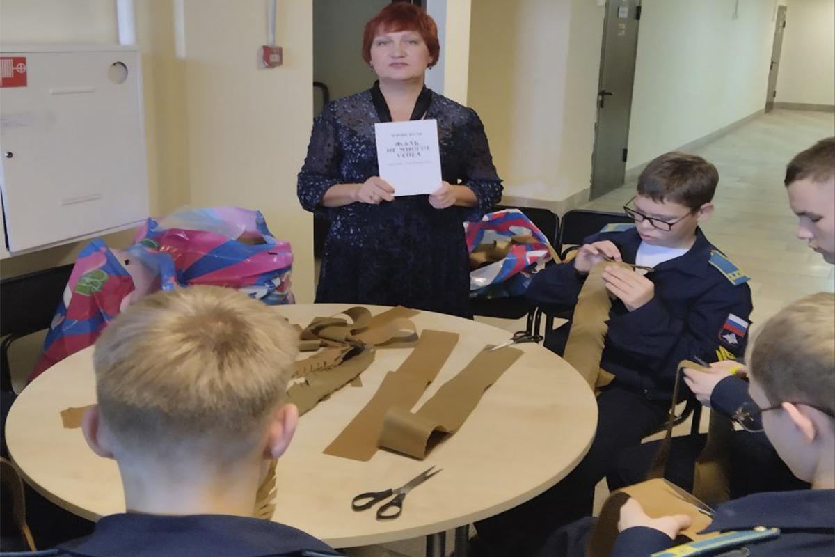 В Тюменском кадетском училище прошла акция «Мы вместе» в поддержку участников спецоперации В Тюменском кадетском училище прошла акция «Мы вместе» в поддержку участников спецоперации