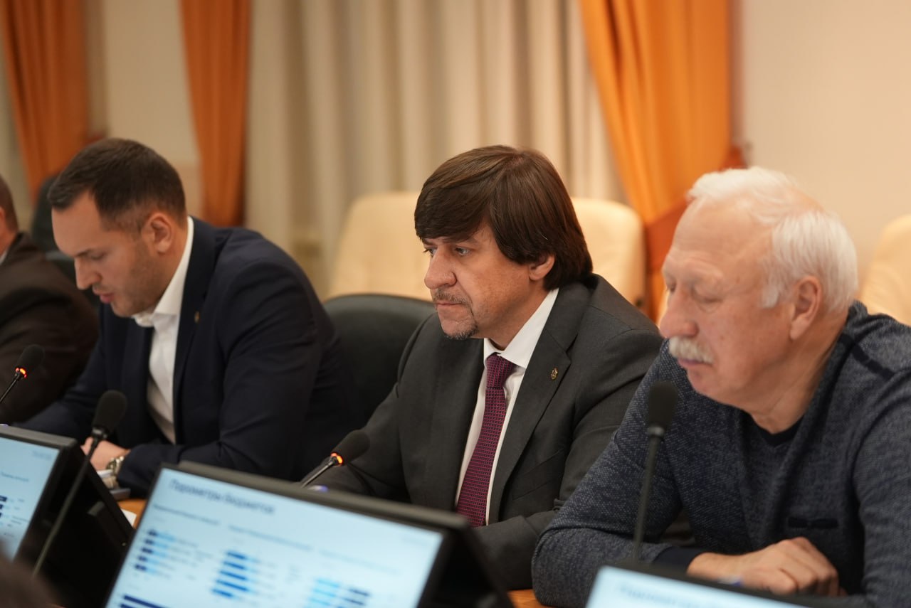 Максим Афанасьев: Состоялись предварительные обсуждения бюджета города Тюмени на 2026 – 2028 годы Максим Афанасьев: Состоялись предварительные обсуждения бюджета города Тюмени на 2026 – 2028 годы