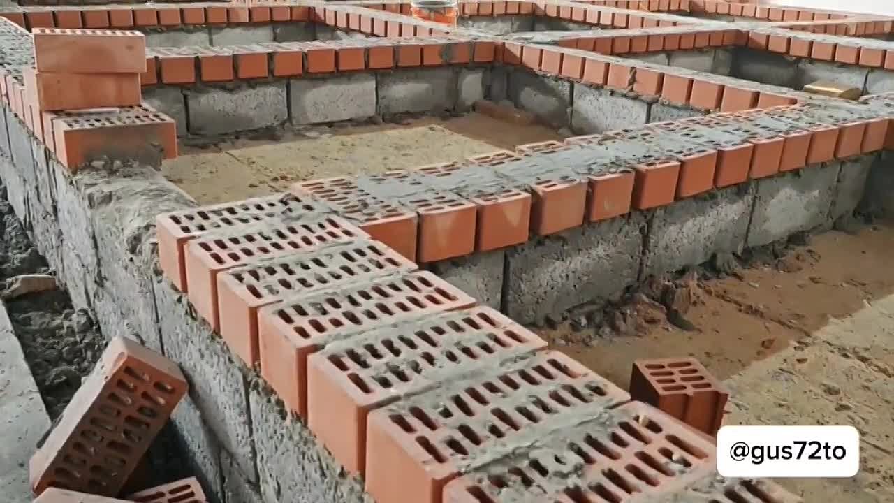 До нового года подрядчик намерен выполнить более половины объема внутренних работ в здании будущей школы в Березняковском