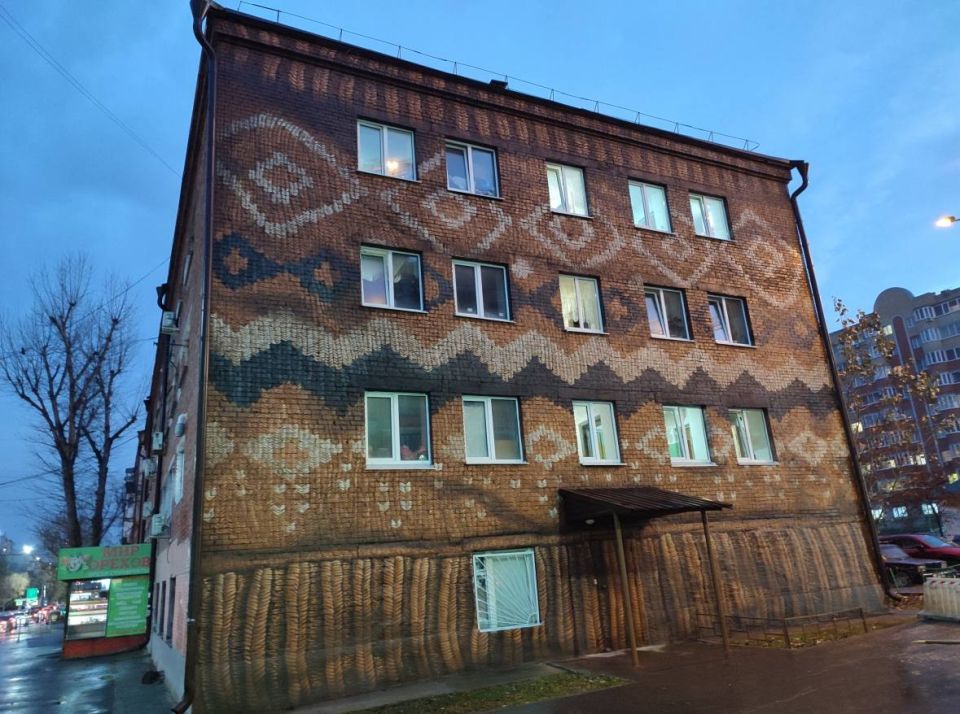 А вы знали, что на Котовского, 8а есть вот такой мурал в виде вязаного свитера?