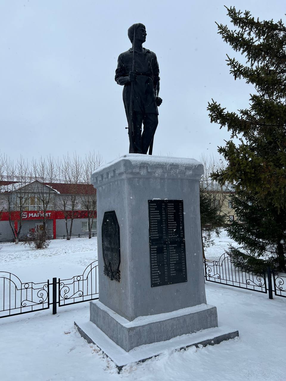 В результате вмешательства прокуратуры Армизонского района муниципалитет отремонтировал памятник В результате вмешательства прокуратуры Армизонского района муниципалитет отремонтировал памятник