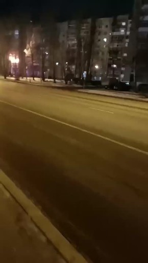 14 человек спасли из горящего помещения: минувшей ночью в Тюмени полыхала однушка