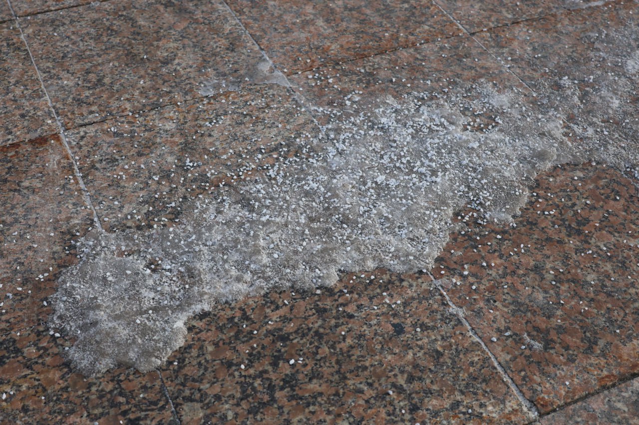 Нет – гололедным явлениям. Гололедные явления способны спровоцировать чрезвычайные ситуации, затрагивающие как пешеходов, так и транспортные средства Нет – гололедным явлениям. Гололедные явления способны спровоцировать чрезвычайные ситуации, затрагивающие как пешеходов, так и транспортные средства