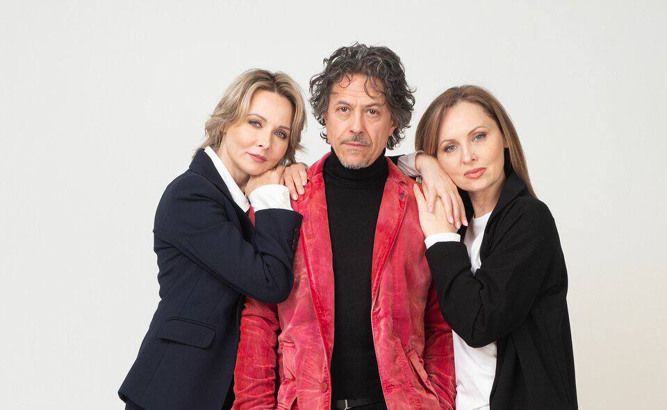 Разыгрываем приглашение на спектакль «Сестры»