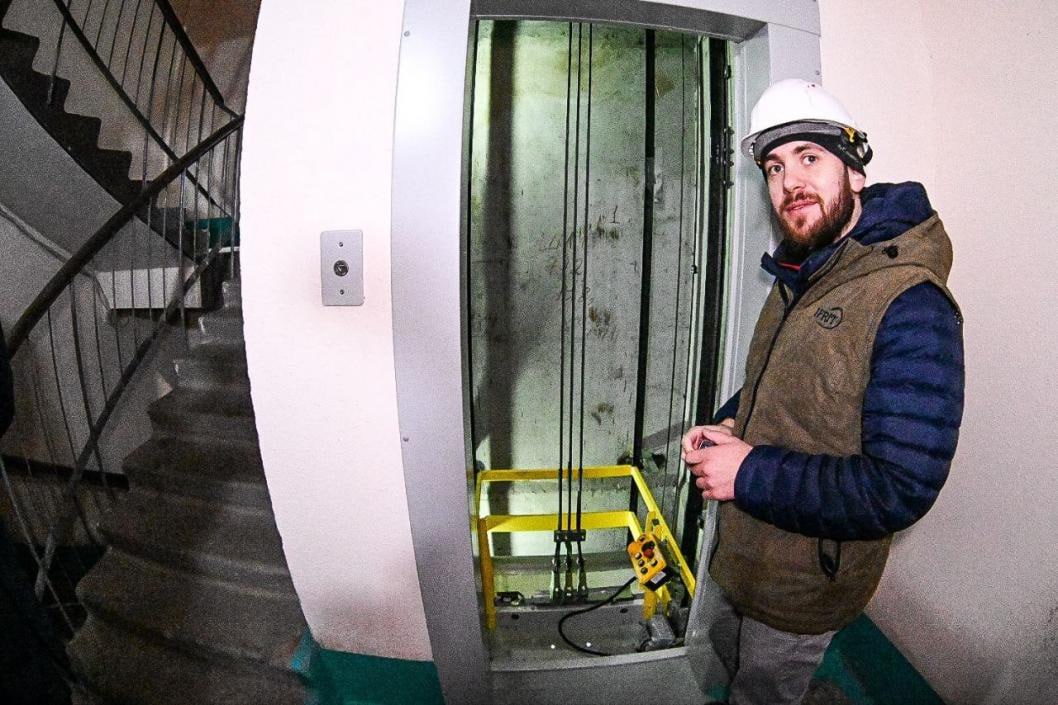 В Тюмени приняли сотый в 2025 году лифт В Тюмени приняли сотый в 2025 году лифт