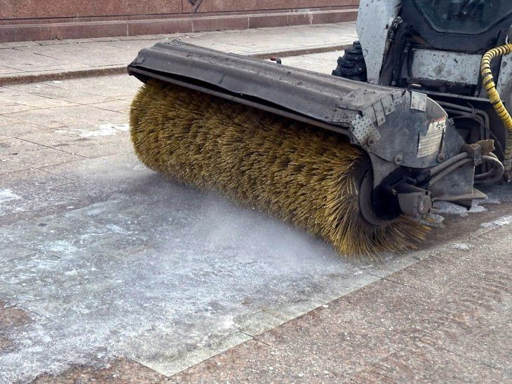 Противогололедную обработку улиц проводят в Тюмени