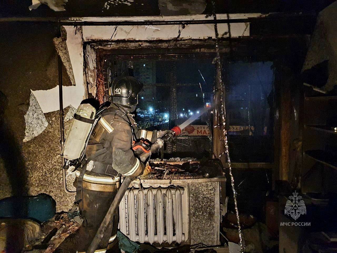 14 человек спасли из горящего помещения: минувшей ночью в Тюмени полыхала однушка 14 человек спасли из горящего помещения: минувшей ночью в Тюмени полыхала однушка