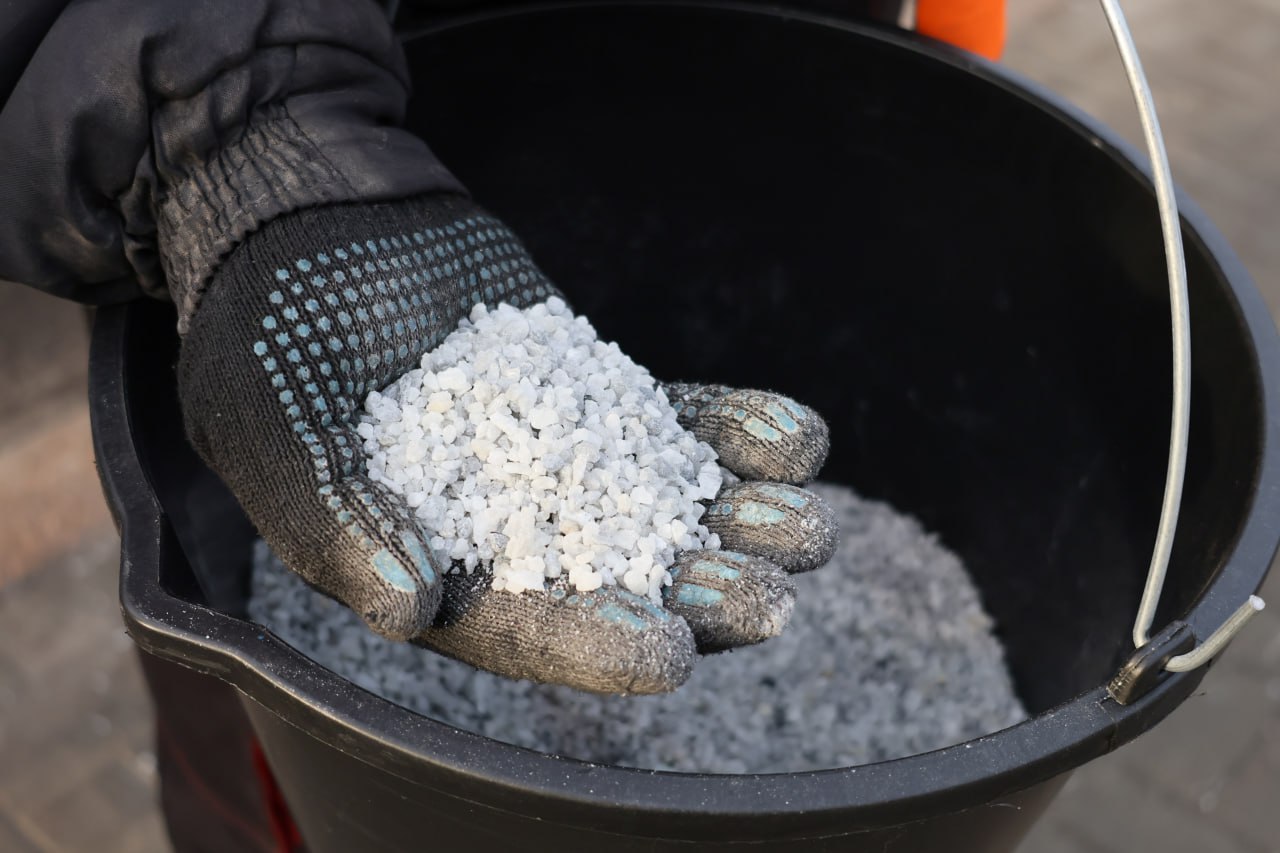 Нет – гололедным явлениям. Гололедные явления способны спровоцировать чрезвычайные ситуации, затрагивающие как пешеходов, так и транспортные средства Нет – гололедным явлениям. Гололедные явления способны спровоцировать чрезвычайные ситуации, затрагивающие как пешеходов, так и транспортные средства