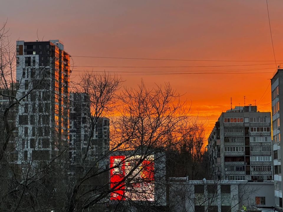 Солнце уже садится, а рабочий день ещё не закончился