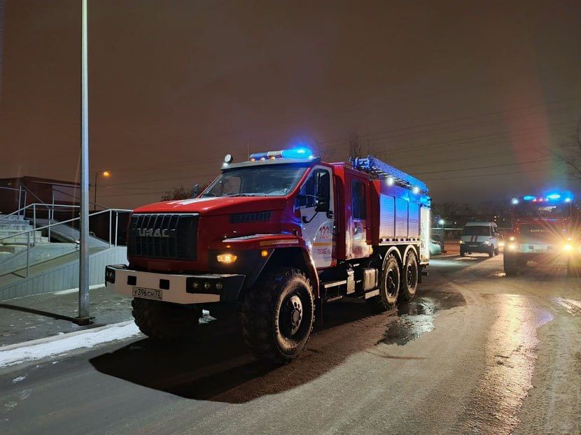 В Тюмени ночью во время пожара спасли 14 человек