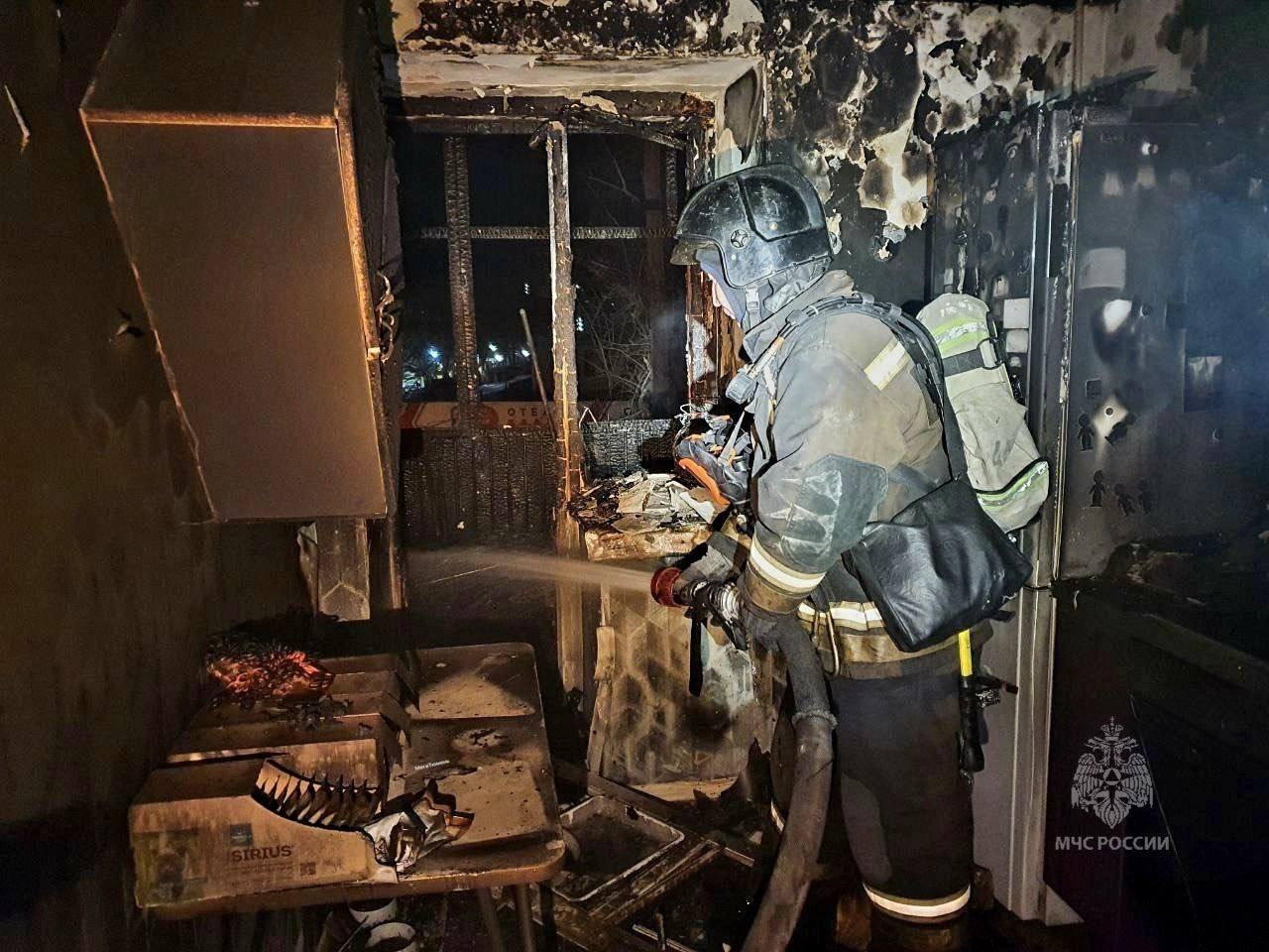 14 человек спасли из горящего помещения: минувшей ночью в Тюмени полыхала однушка 14 человек спасли из горящего помещения: минувшей ночью в Тюмени полыхала однушка