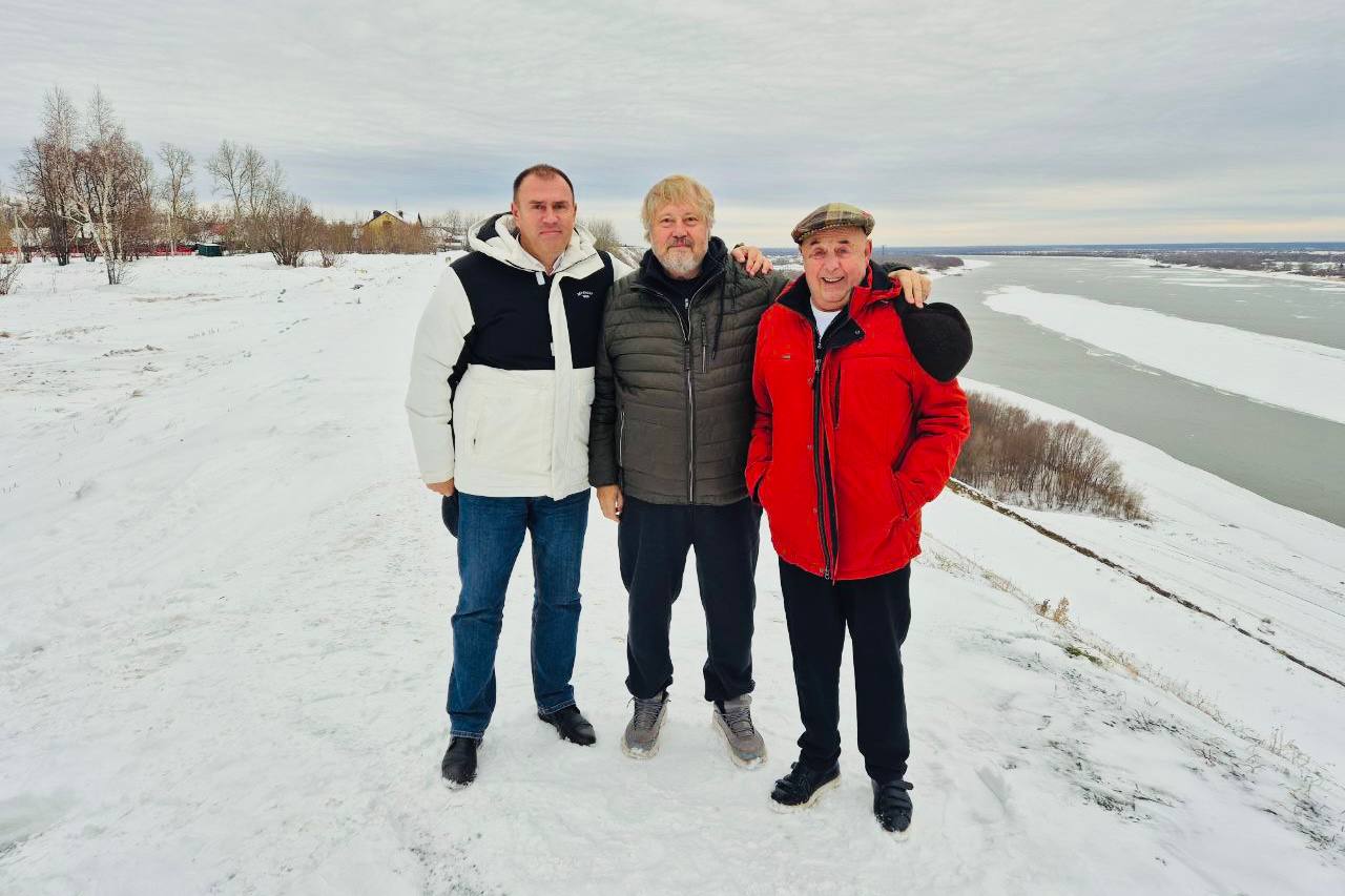 Глава города Петр Вагин вместе с Еленой Бельской, директором по взаимодействию с органами государственной власти и реализации социально-экономических проектов «ЗапСибНефтехима», провели первую экскурсию по обновленному... Глава города Петр Вагин вместе с Еленой Бельской, директором по взаимодействию с органами государственной власти и реализации социально-экономических проектов «ЗапСибНефтехима», провели первую экскурсию по обновленному...