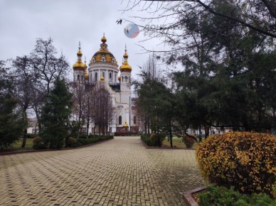 Просто одно ноябрьское пасмурное утро Донецка - обычный ритм жизни