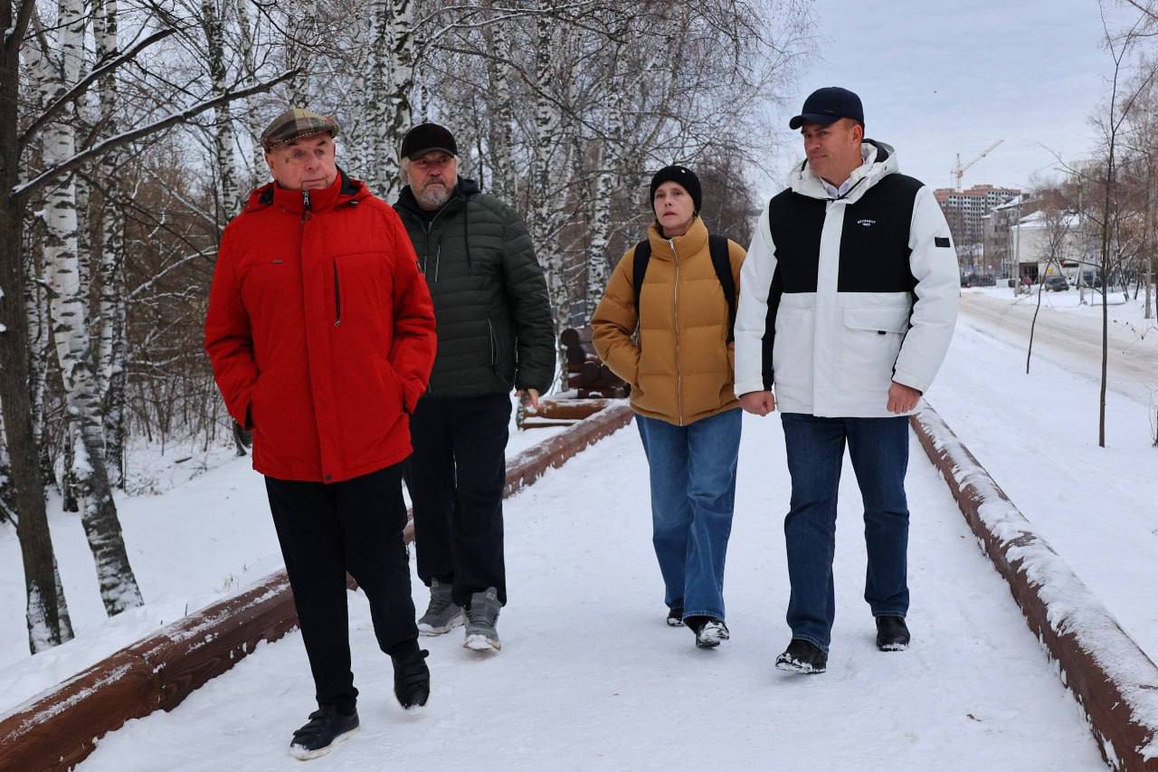 Глава города Петр Вагин вместе с Еленой Бельской, директором по взаимодействию с органами государственной власти и реализации социально-экономических проектов «ЗапСибНефтехима», провели первую экскурсию по обновленному... Глава города Петр Вагин вместе с Еленой Бельской, директором по взаимодействию с органами государственной власти и реализации социально-экономических проектов «ЗапСибНефтехима», провели первую экскурсию по обновленному...