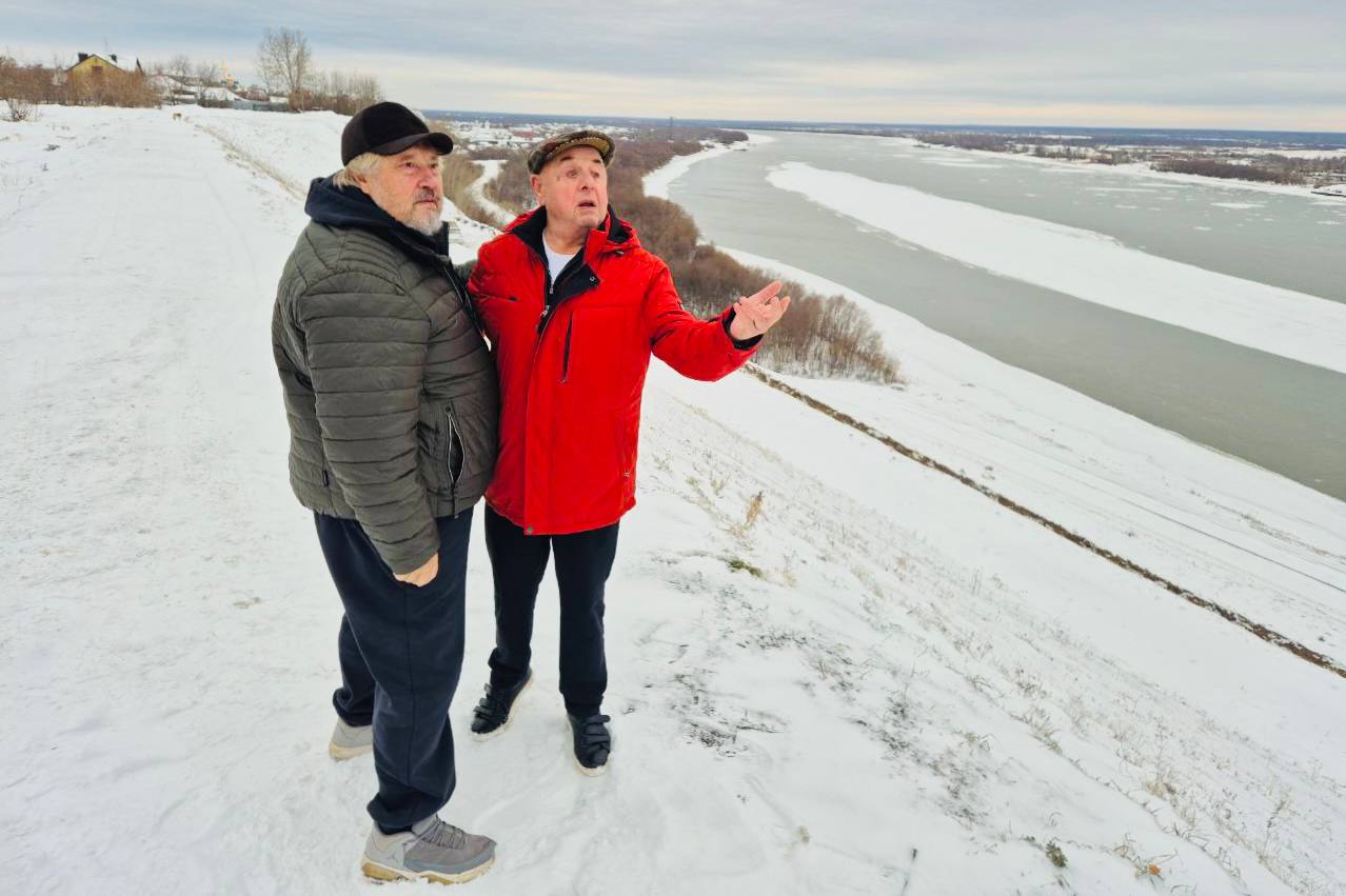 Глава города Петр Вагин вместе с Еленой Бельской, директором по взаимодействию с органами государственной власти и реализации социально-экономических проектов «ЗапСибНефтехима», провели первую экскурсию по обновленному... Глава города Петр Вагин вместе с Еленой Бельской, директором по взаимодействию с органами государственной власти и реализации социально-экономических проектов «ЗапСибНефтехима», провели первую экскурсию по обновленному...