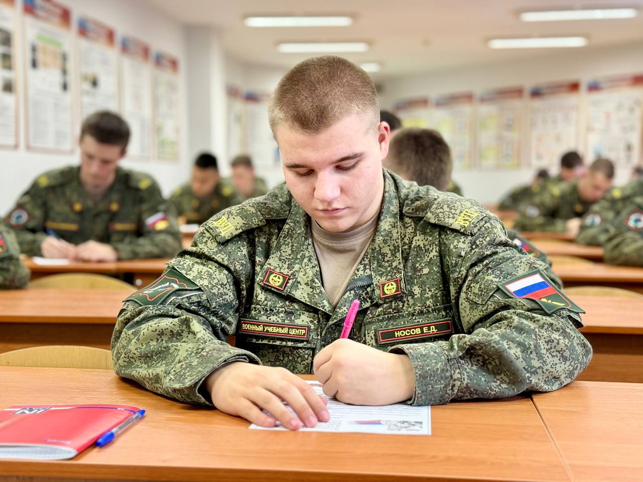 Студенты Югорского госуниверситета отправили бойцам письма и маскировочные сети Студенты Югорского госуниверситета отправили бойцам письма и маскировочные сети