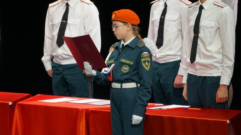 Пятиклассники 48-й школы приняли присягу кадета России Пятиклассники 48-й школы приняли присягу кадета России