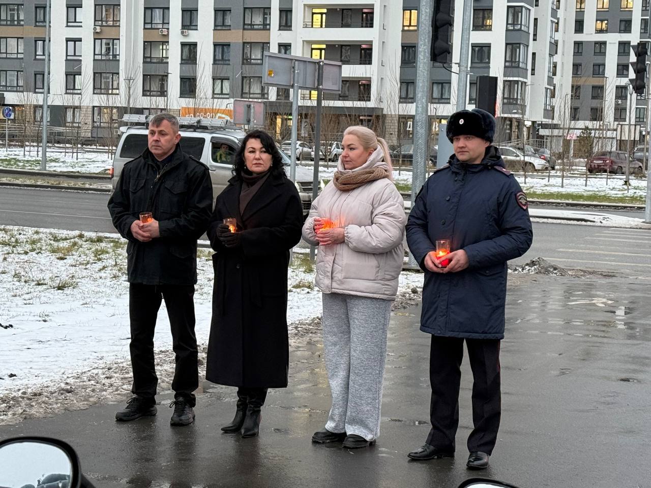 #Нет. Акция памяти жертв ДТП прошла на перекрестке улиц Ф.Салманова и Уездной в Тюмени, где погиб 13- летний подросток, ехавший на питбайке #Нет. Акция памяти жертв ДТП прошла на перекрестке улиц Ф.Салманова и Уездной в Тюмени, где погиб 13- летний подросток, ехавший на питбайке