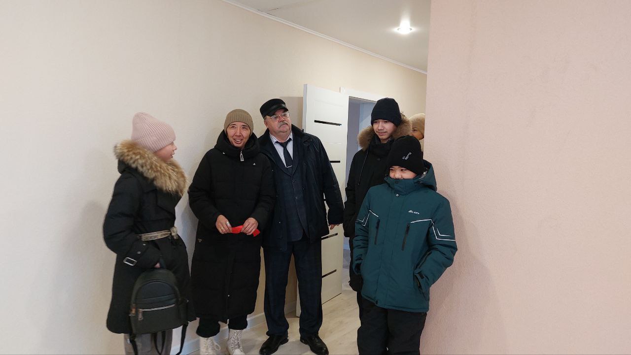 Многодетная семья из Викуловского округа получила новый дом Многодетная семья из Викуловского округа получила новый дом