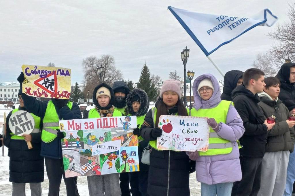 #Нет. В Тобольске прошла акция "Нет ДТП!", посвященная Дню памяти жертв дорожных аварий #Нет. В Тобольске прошла акция "Нет ДТП!", посвященная Дню памяти жертв дорожных аварий