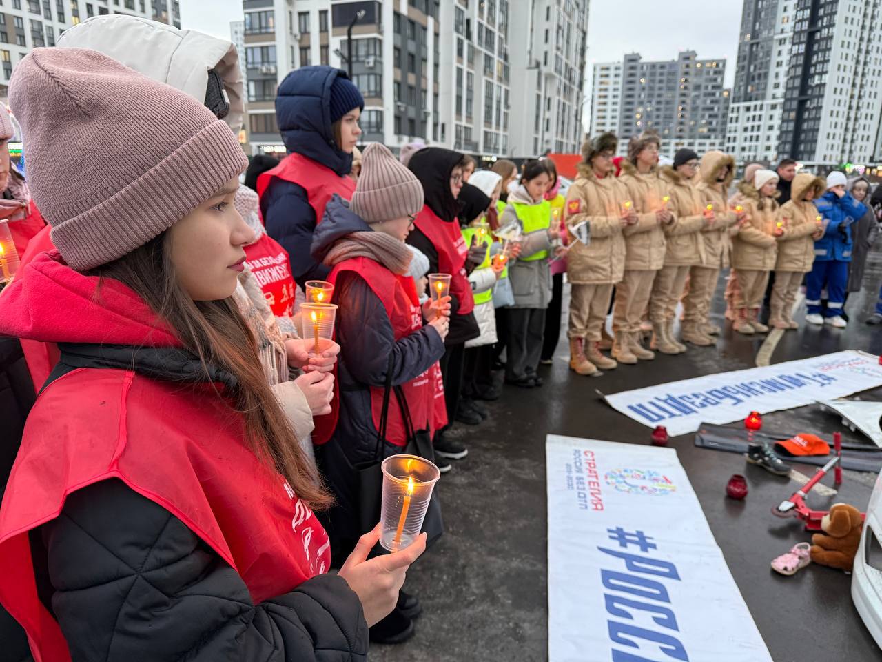 #Нет. Акция памяти жертв ДТП прошла на перекрестке улиц Ф.Салманова и Уездной в Тюмени, где погиб 13- летний подросток, ехавший на питбайке #Нет. Акция памяти жертв ДТП прошла на перекрестке улиц Ф.Салманова и Уездной в Тюмени, где погиб 13- летний подросток, ехавший на питбайке