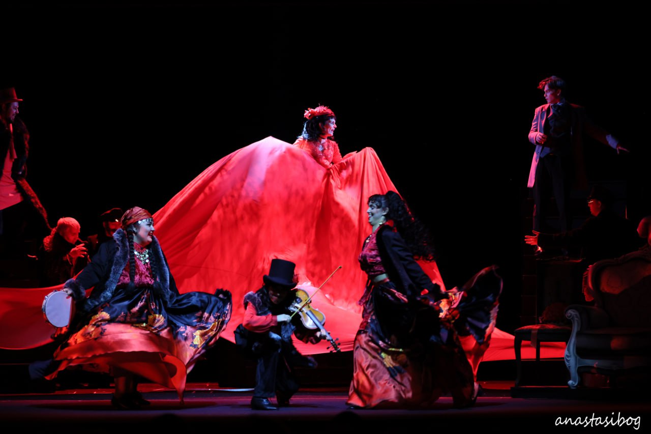 Максим Афанасьев: Субботний вечер я посвятил театру, и это было настоящее потрясение! Максим Афанасьев: Субботний вечер я посвятил театру, и это было настоящее потрясение!